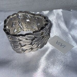 ViVi Silver Leaf Pattern Bracelet